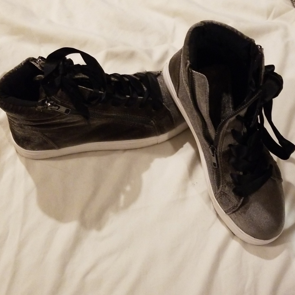 Grey & Black Epic Sneakers